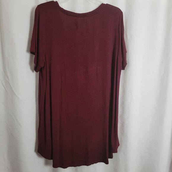 Cupio 1X Women's Tee t-shirt short sleeves Burgundy front pocket V-neck hi-low - Picture 8 of 9